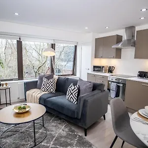 Pembroke House For Families Business Relocation Free Parking , Exeter United Kingdom