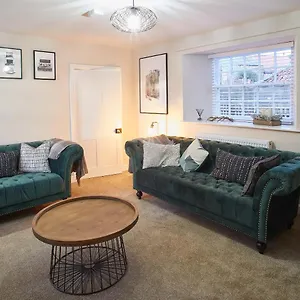 Host & - Middle Whitby